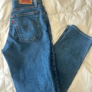 Levi's straight Leg Wedgie 25